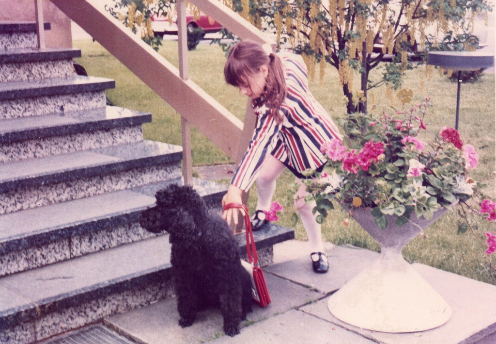 Nicole übt Gassi mit Uschi ... noch nicht ganz perfekt ... 