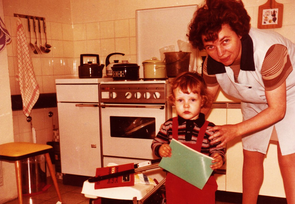 Peer und Adoptivmutti, 1. Tag im neuen Zuhause am 13.05.1973